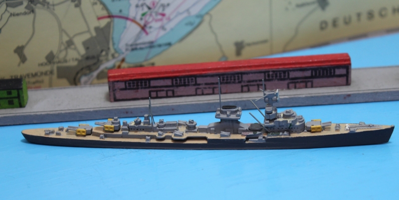 Cruiser "Nürnberg" darkgrey hull (1 p.) GER 1942 Delphin D 53